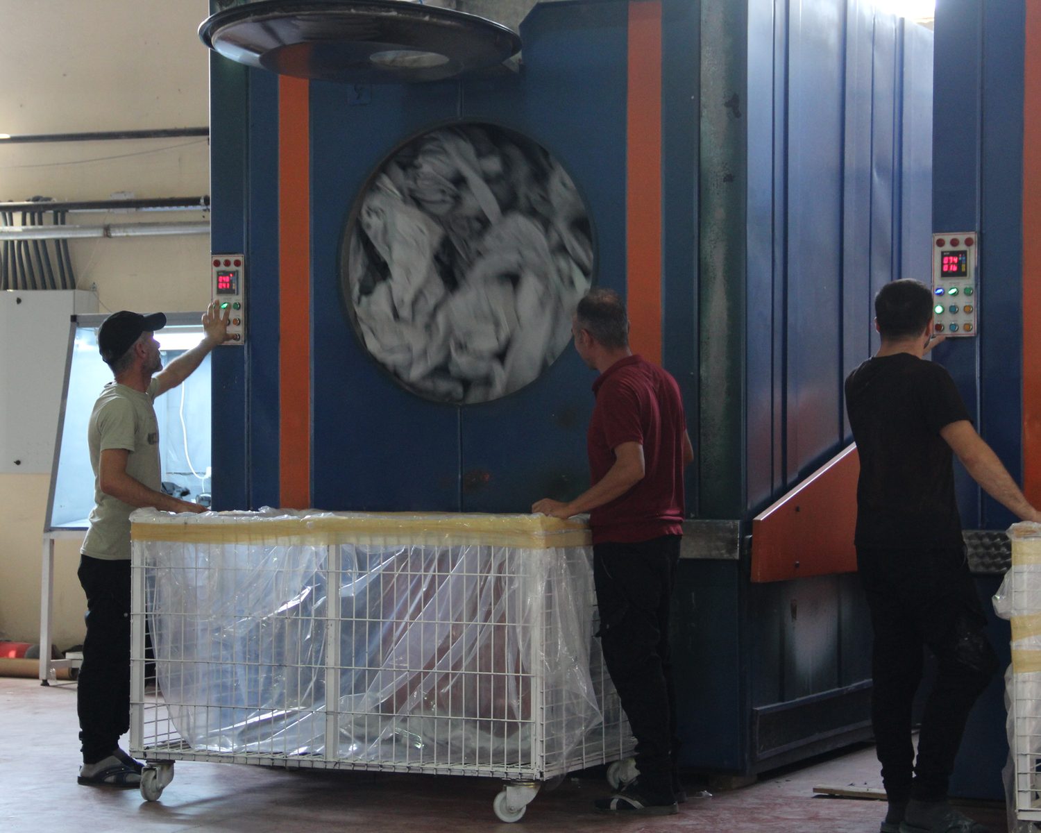 Industrial denim washing and processing at the CRISTAL7 factory